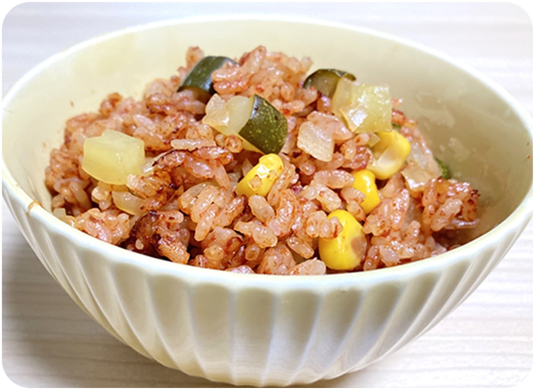 ピラフ風　コーンときゅうりのトマトご飯