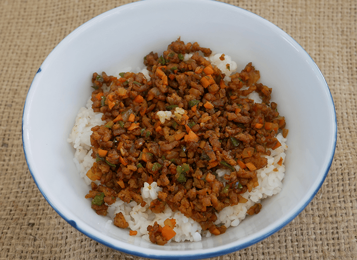 トマトみそそぼろ丼
